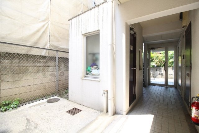 スカイコート板橋のエントランス|落ち着いたエントランスです