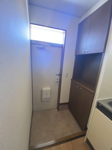 柴崎ハイツの玄関|シューズボックス付きの玄関です。