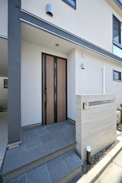 大田区南千束３丁目戸建　１号棟のエントランス|落ち着いたエントランスです