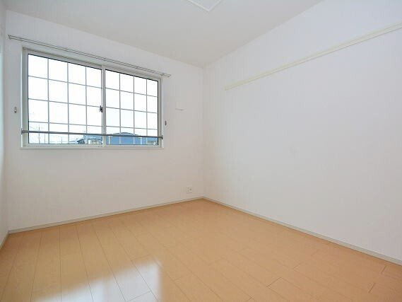 ラフィナート松南の内装|明るい色調の室内です