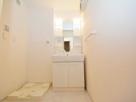 ラフィナート松南の洗面所|脱衣スペースもあります