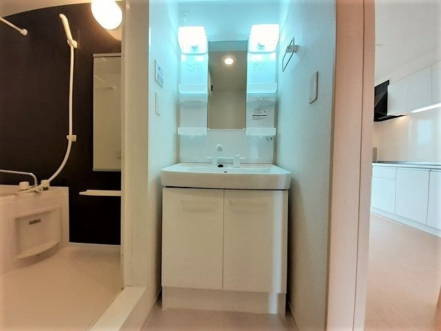 リシェス　Ｃの洗面所|明るい洗面所です