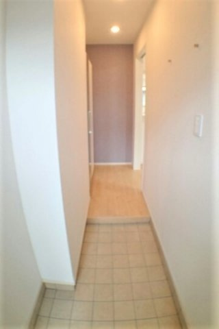 ポルトボヌールⅡの玄関|収納もある玄関です