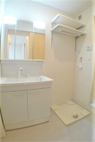 ポルトボヌールⅡの洗面所|ゆったりとスペースのある洗面所