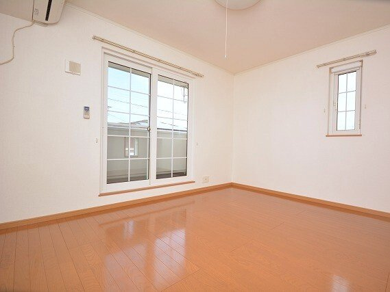 プロムナード唐津Ａの居間・リビング|使いやすい居間です