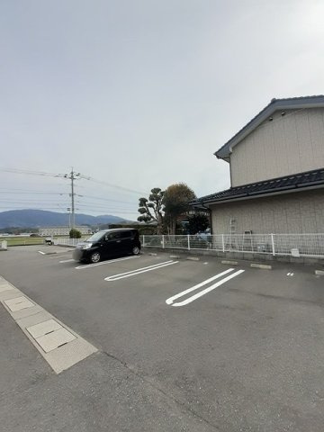 ラ・コリーヌの駐車場|駐車場があるので、車を買う予定の方も安心です