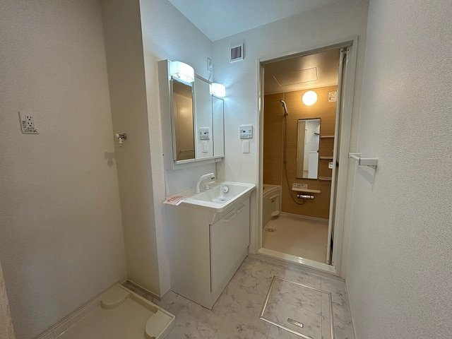 サンライズ　Ｃの洗面所|忙しい朝には欠かせない洗面所です