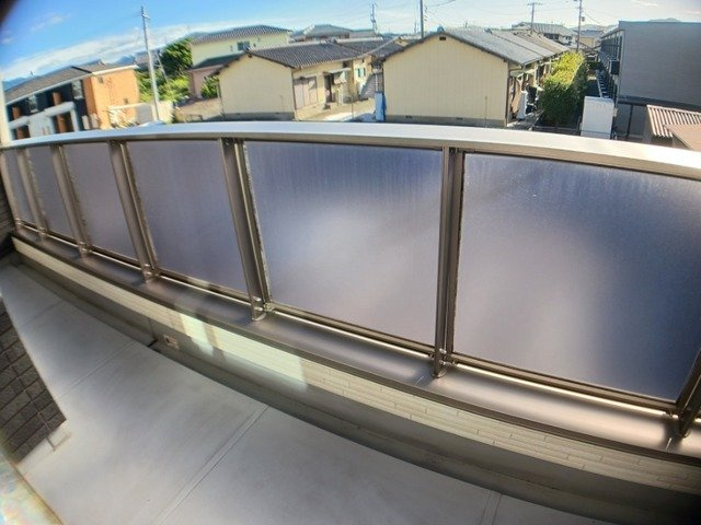 かがみ　ＣＶＯ　秋のバルコニー|外からの目が気にならないバルコニーで洗濯物が干せます