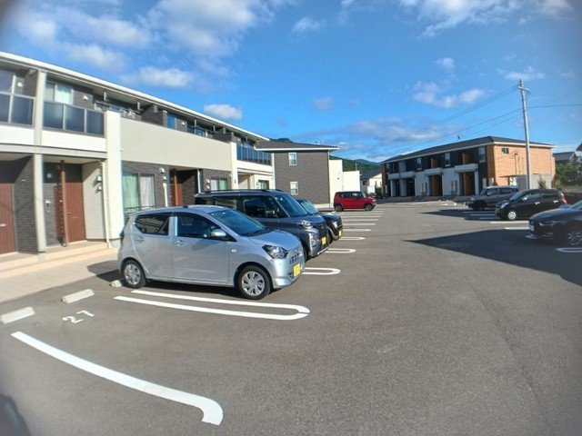 かがみ　ＣＶＯ　秋の駐車場|駐車場です