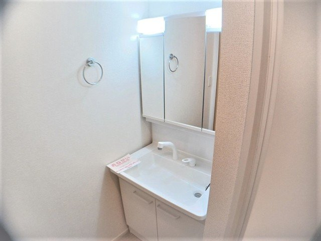 かがみ　ＣＶＯ　秋の洗面所|ゆったりとスペースのある洗面所