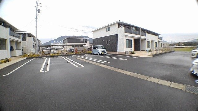 ラックフィールドＢの駐車場|駐車スペースもあります