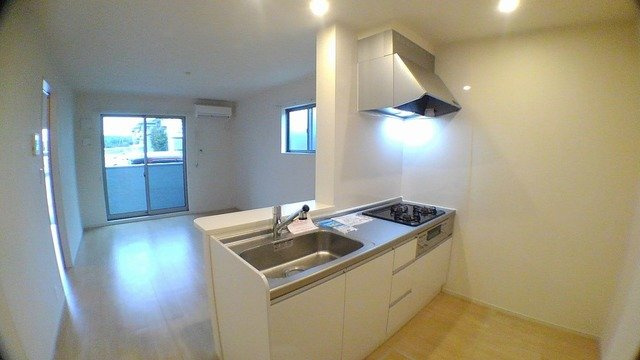 ラックフィールドＢのキッチン|コンパクトなキッチンで掃除もラクラク