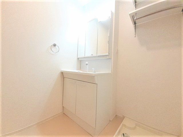 ピンズ原Ⅲの洗面所|ゆったりとスペースのある洗面所