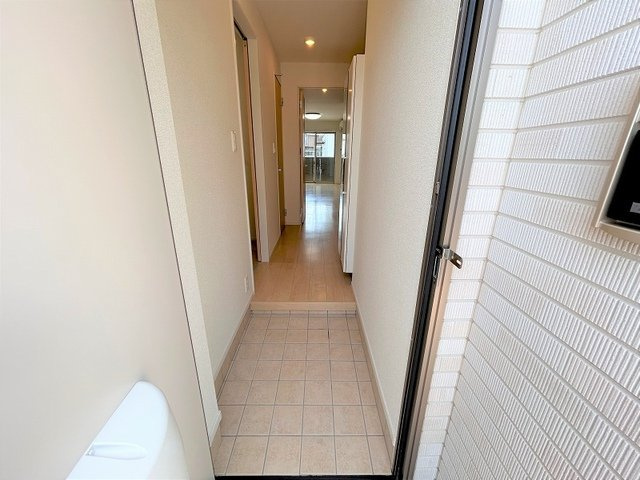 レジナス和多田Ⅱの玄関|明るい玄関です