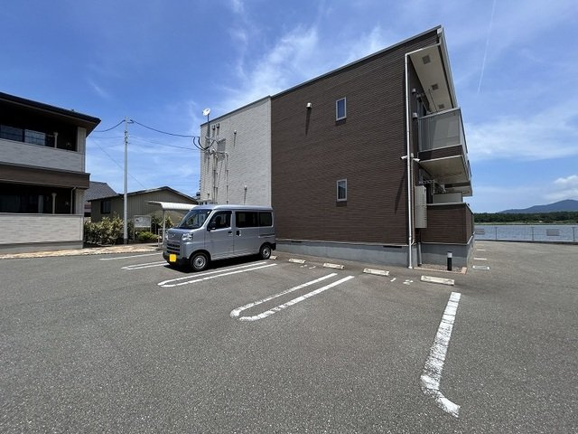 レジナス和多田Ⅱの駐車場|駐車場があるので、車を買う予定の方も安心です