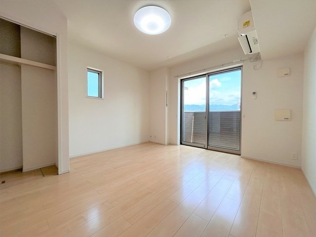 レジナス和多田Ⅱの居間・リビング|使いやすい居間です