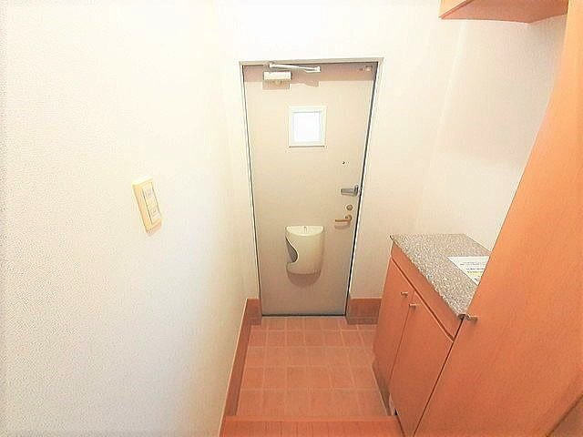 クレマチスＢの玄関|収納もある玄関です