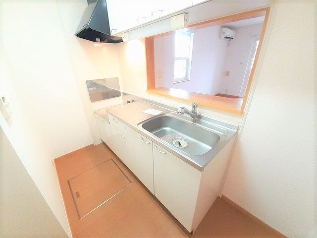 クレマチスＢのキッチン|きれいなキッチンです