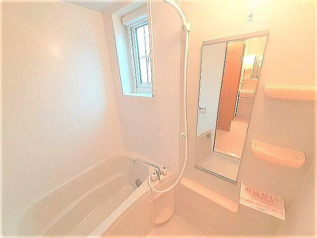 クレマチスＢの浴室|落ち着いた空間のお風呂です