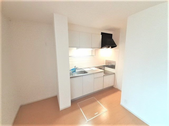 サンシャインヒルズＢのキッチン|コンパクトなキッチンで掃除もラクラク