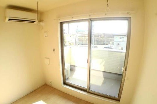 リバーサイド　コッティ　Ⅱのバルコニー|外からの目が気にならないバルコニーで洗濯物が干せます