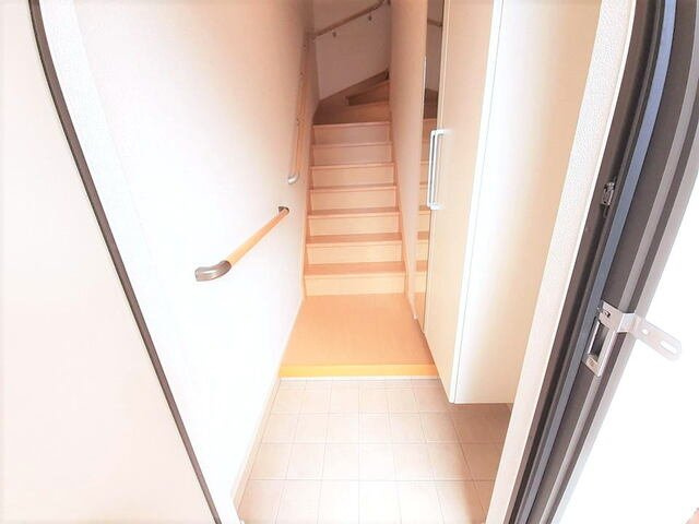 エスト　ウィステリアＡの玄関|明るい玄関です