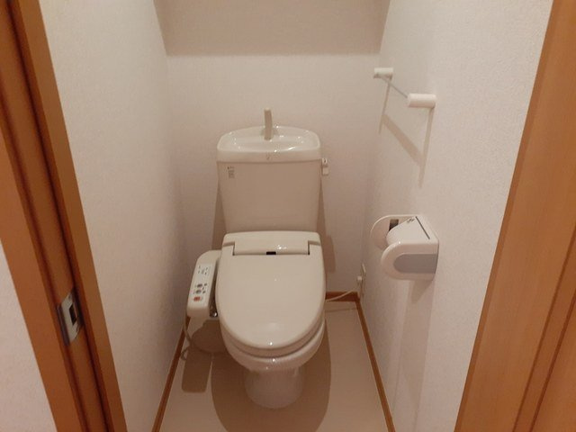 ライフコート東唐津Ｂのトイレ|清潔感のあるトイレです