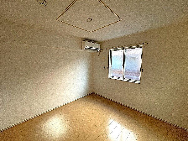 セレーネ鏡の内装|明るい色調の室内です