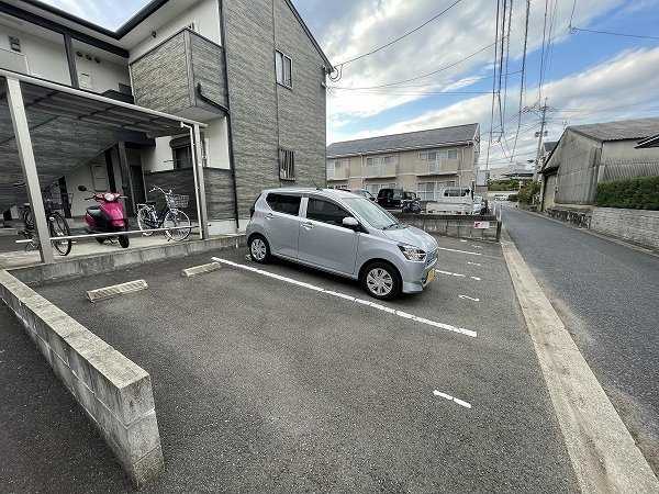 ベルグランデ和多田の駐車場|駐車場があるので、車を買う予定の方も安心です