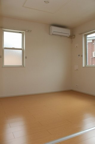 ナチュラル　フラットの内装|明るい室内です