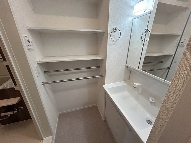 ホーリープレイス唐津　Ⅰの洗面所|スペースが確保できる洗面所です