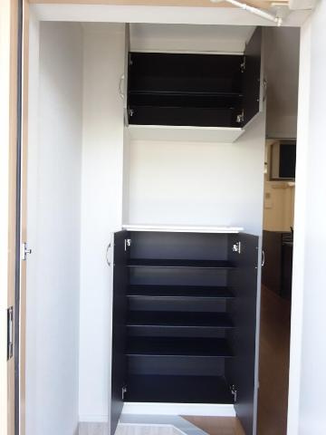 トレゾール・ハマサキの収納|下駄箱（イメージ）