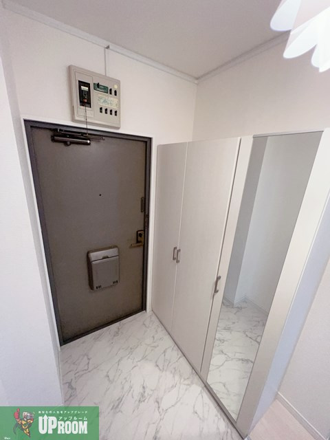 徳松ビルの玄関