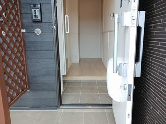 【玄関】 | メゾン・ド・アンジュＣ | 収納もある玄関です