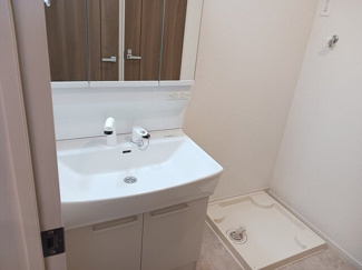 【洗面所】 | メゾン・ド・アンジュＣ | 忙しい朝には欠かせない洗面所です