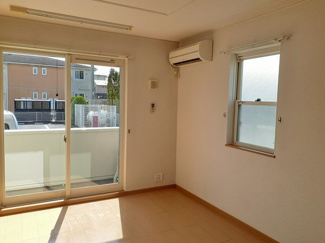 【居間・リビング】 | アヴニール・ブリエ壱 | こちらの居間で趣味の時間をお楽しみください