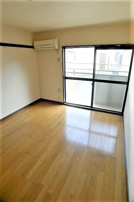 【居間・リビング】 | メゾンサチィエール | こちらのリビングで趣味の時間をお楽しみください