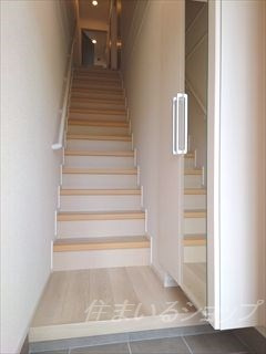 広島市安佐北区三入１丁目のアパートの玄関