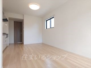 広島市安佐北区三入１丁目のアパートの居間・リビング