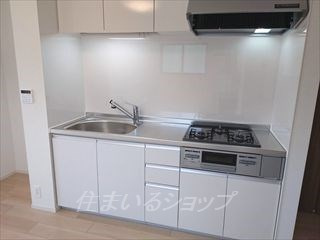 広島市安佐北区三入１丁目のアパートのキッチン