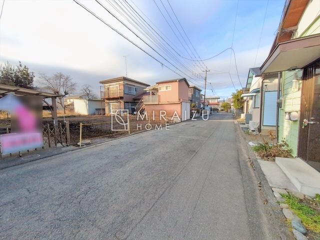 【外観】 | 青く澄み渡った綺麗な空と、陽の光をたっぷりと受ける、そんな新築住宅で新生活をスタートしてみませんか？見学・ご相談等、ミライズホーム(株)までお気軽にご連絡下さい。