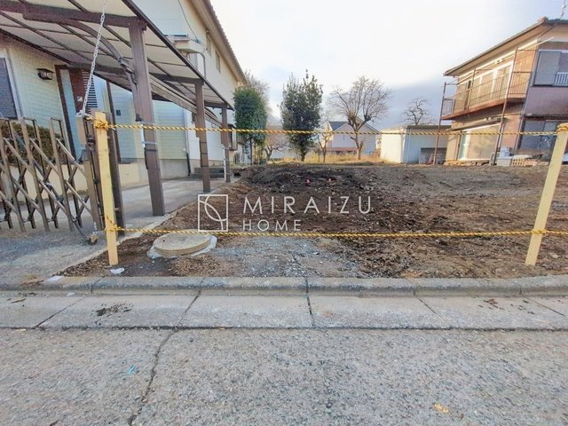 【外観】 | 青く澄み渡った綺麗な空と、陽の光をたっぷりと受ける、そんな新築住宅で新生活をスタートしてみませんか？見学・ご相談等、ミライズホーム(株)までお気軽にご連絡下さい。