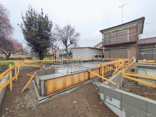 【外観】 | 青く澄み渡った綺麗な空と、陽の光をたっぷりと受ける、そんな新築住宅で新生活をスタートしてみませんか？見学・ご相談等、ミライズホーム(株)までお気軽にご連絡下さい。