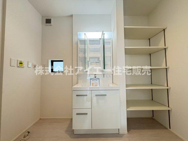 ★★うるま市石川4期-2号棟の独立洗面台|独立洗面台で身支度をすべて済ませてしまいましょう