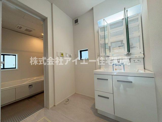 ★★うるま市石川4期-2号棟の独立洗面台|朝の支度にも助かる、独立の洗髪洗面化粧台