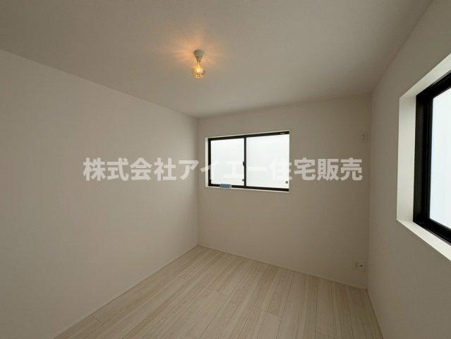 ★★うるま市石川4期-2号棟の洋室|広々とした洋室です