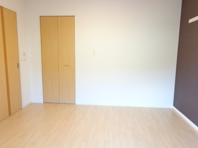 フローリッシュ・ガーデンの内装|洋室