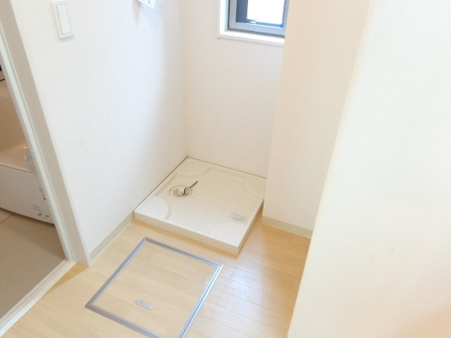 フローリッシュ・ガーデンのその他|洗濯機置場