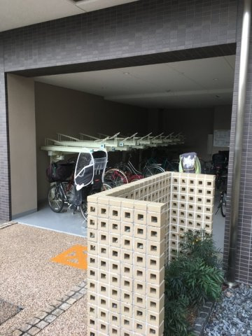 アクトタレイア茨木駅前の駐車場