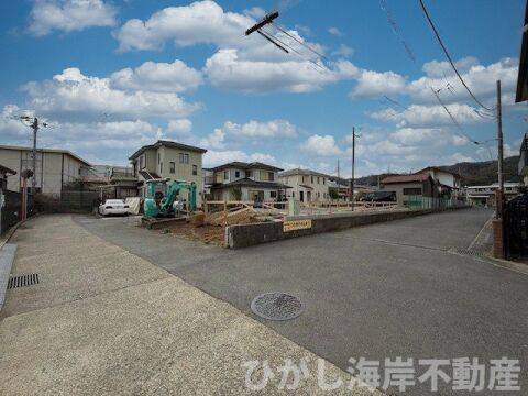 中郡大磯町大磯　新築戸建　全２棟の前面道路含む現地写真|3月6日撮影　建築中　現地外観